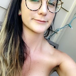 Meet your Posher, Abbey